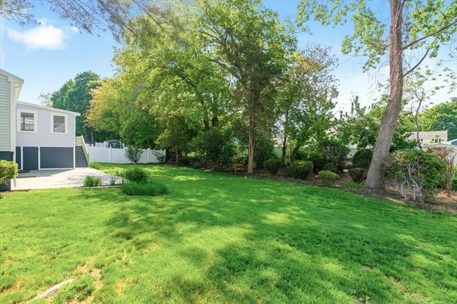 60 Pond Ln, Randolph, MA 02368