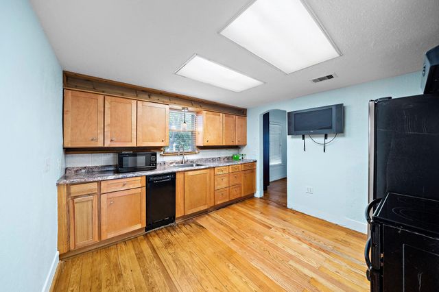 502 6th Avenue N, Texas City, TX 77590