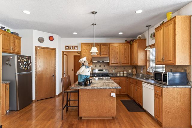 9727 Linden Avenue N, Brooklyn Park, MN 55443