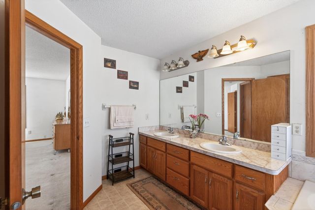 9727 Linden Avenue N, Brooklyn Park, MN 55443