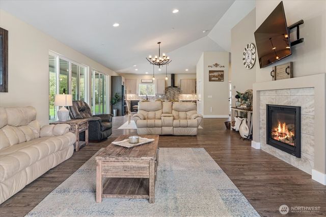 20025 SE 232nd Street, Maple Valley, WA 98038