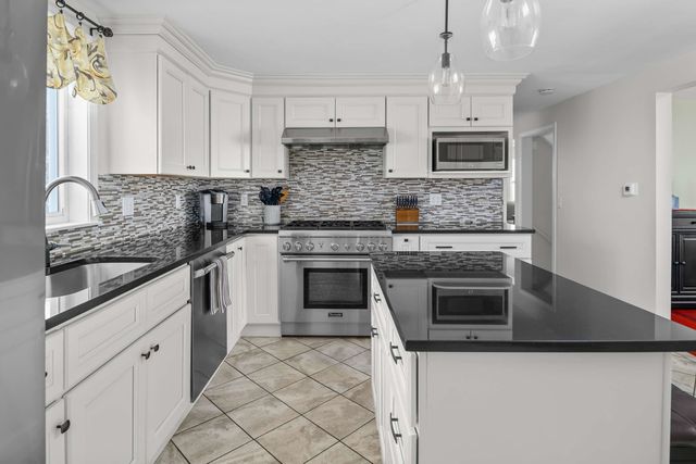 208 Long Sands Road, York, ME 03909