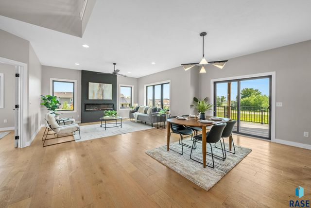 2002 S Meadowview Cir Circle, Sioux Falls, SD 57110