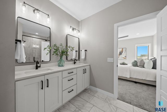 2002 S Meadowview Cir Circle, Sioux Falls, SD 57110