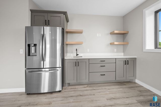 2002 S Meadowview Cir Circle, Sioux Falls, SD 57110