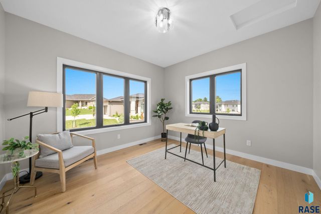 2002 S Meadowview Cir Circle, Sioux Falls, SD 57110