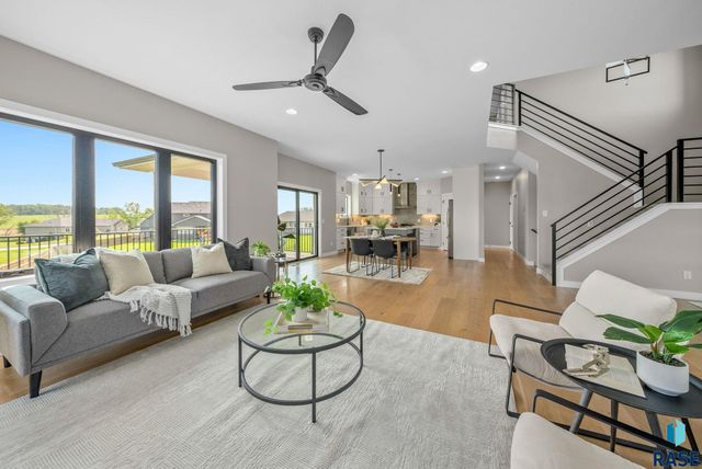 2002 S Meadowview Cir Circle, Sioux Falls, SD 57110