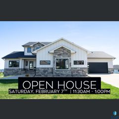 2002 S Meadowview Cir Circle, Sioux Falls, SD 57110