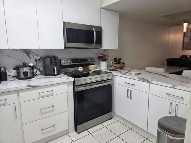 523 W 68th Street 5, Hialeah, FL 33014
