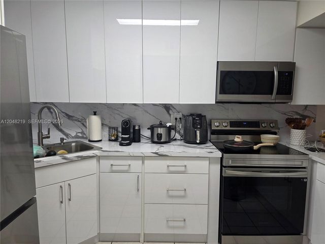 523 W 68th Street 5, Hialeah, FL 33014