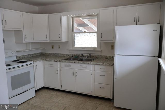 3415 HAWTHORNE DR, Camp Hill, PA 17011