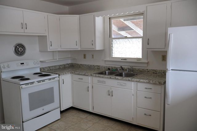 3415 HAWTHORNE DR, Camp Hill, PA 17011