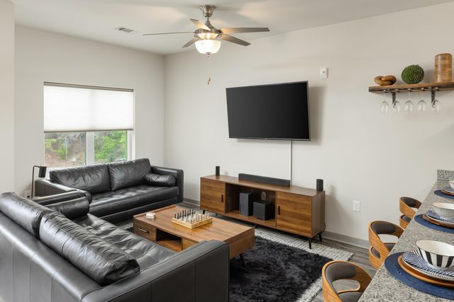 782 Riverfront Parkway 419, Chattanooga, TN 37402