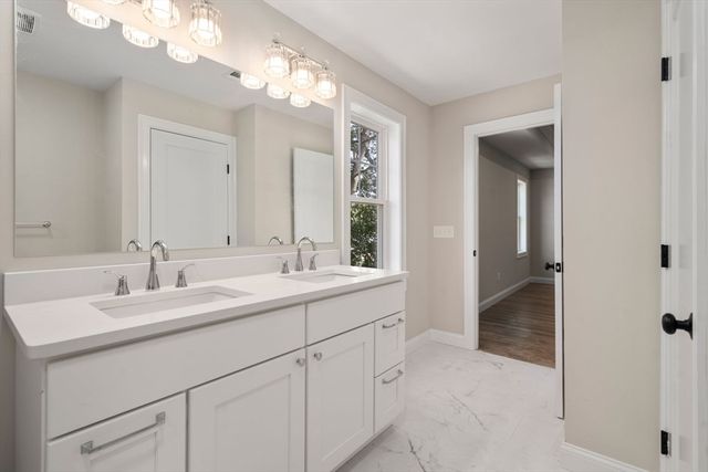 26 Danielles Way, Worcester, MA 01606