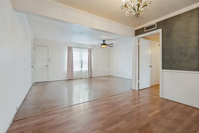5811 Sandhurst Lane A, Dallas, TX 75206