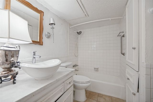 5811 Sandhurst Lane A, Dallas, TX 75206