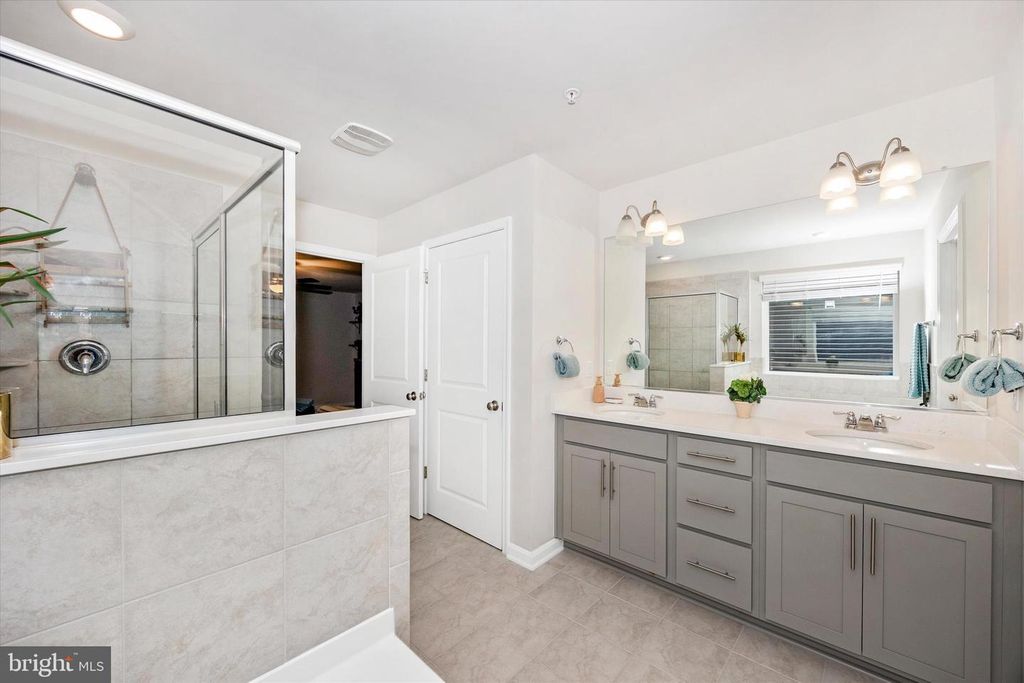 Image 20 of property listing at 5613 ZOE LN, Frederick, MD 21704