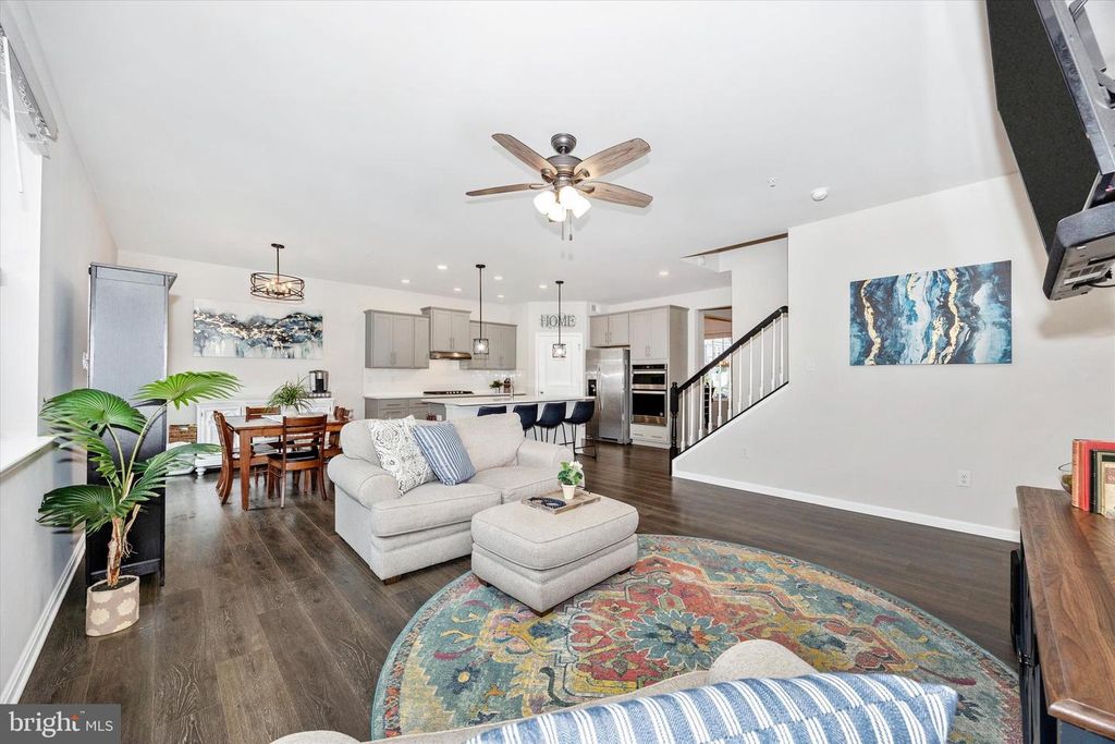 Image 5 of property listing at 5613 ZOE LN, Frederick, MD 21704