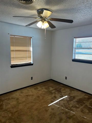 6121 NW Cheyenne Ave, Lawton, OK 73505