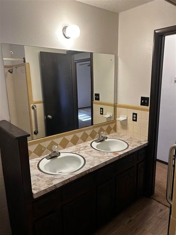 6121 NW Cheyenne Ave, Lawton, OK 73505