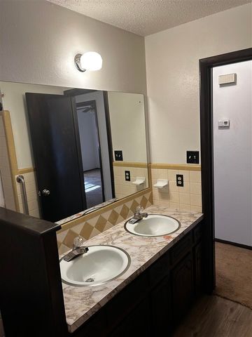 6121 NW Cheyenne Ave, Lawton, OK 73505