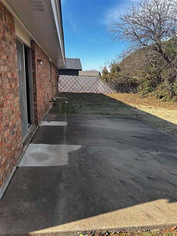 6121 NW Cheyenne Ave, Lawton, OK 73505