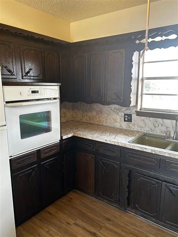 6121 NW Cheyenne Ave, Lawton, OK 73505