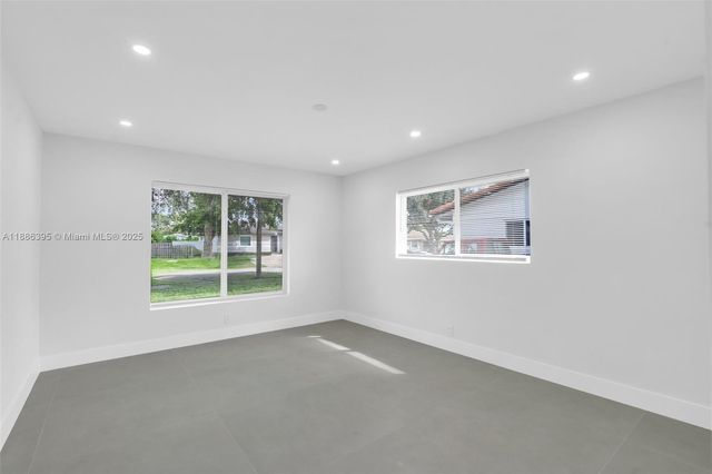 5360 SW 9th St, Plantation, FL 33317