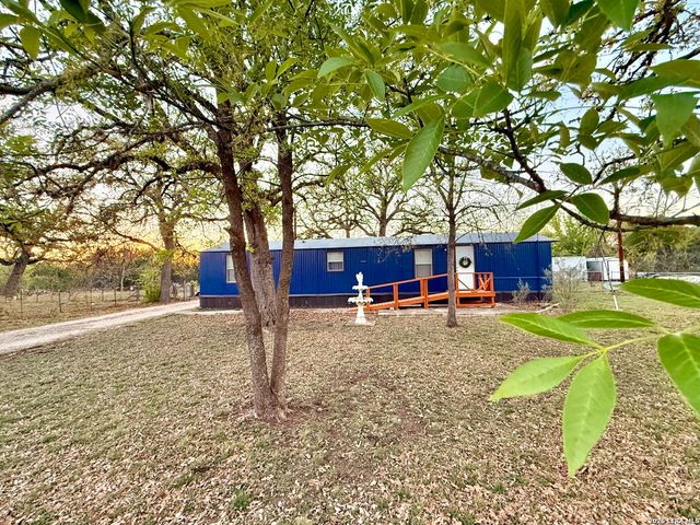 721 Oak Dr, Bandera, TX 78003