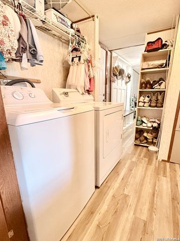 721 Oak Dr, Bandera, TX 78003