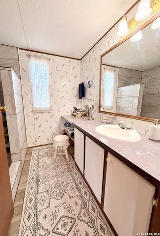 721 Oak Dr, Bandera, TX 78003