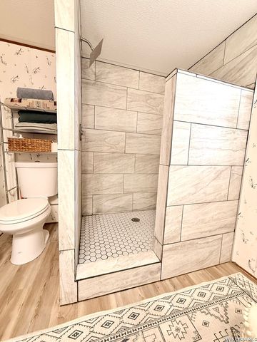 721 Oak Dr, Bandera, TX 78003