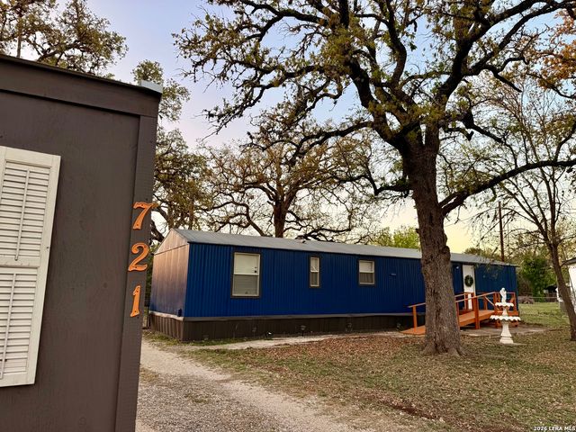 721 Oak Dr, Bandera, TX 78003
