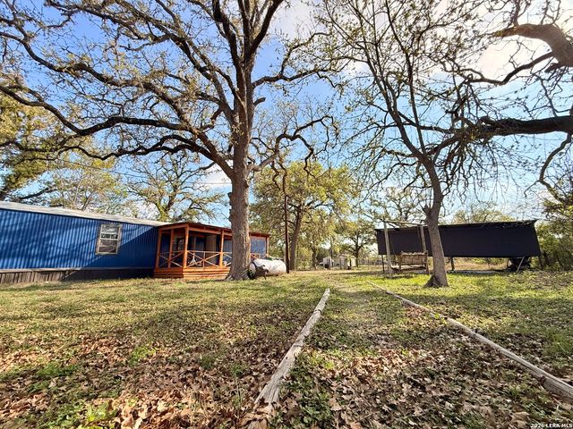 721 Oak Dr, Bandera, TX 78003