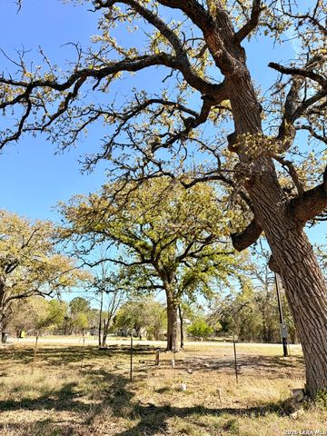 721 Oak Dr, Bandera, TX 78003