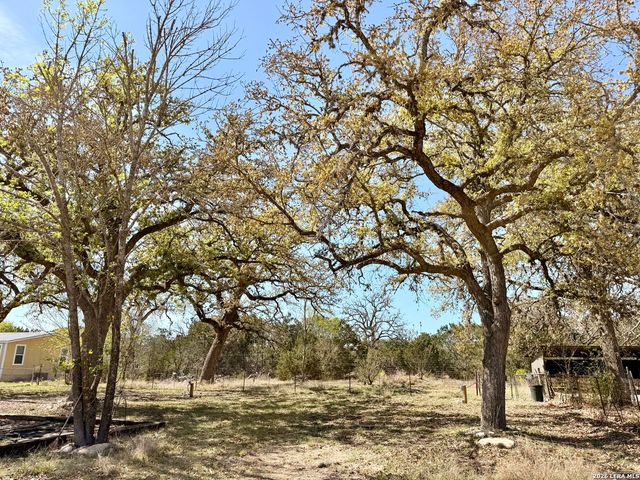 721 Oak Dr, Bandera, TX 78003