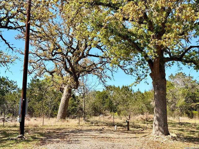 721 Oak Dr, Bandera, TX 78003