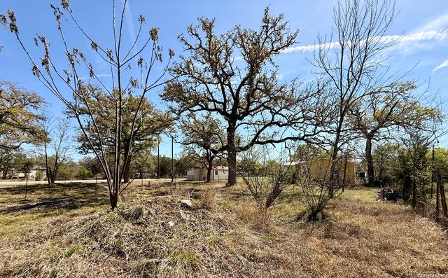 721 Oak Dr, Bandera, TX 78003