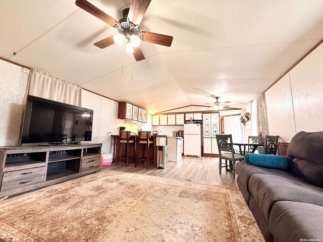 721 Oak Dr, Bandera, TX 78003