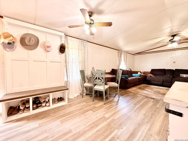 721 Oak Dr, Bandera, TX 78003