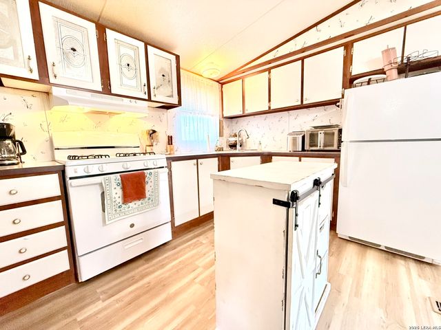 721 Oak Dr, Bandera, TX 78003