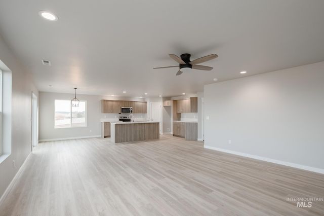 3840 E Jamestown Dr, Nampa, ID 83686