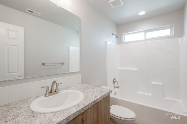 3840 E Jamestown Dr, Nampa, ID 83686