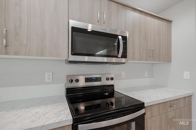 3840 E Jamestown Dr, Nampa, ID 83686