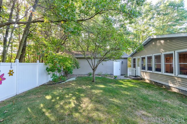 14128 Luckett Lane, Grand Haven, MI 49417