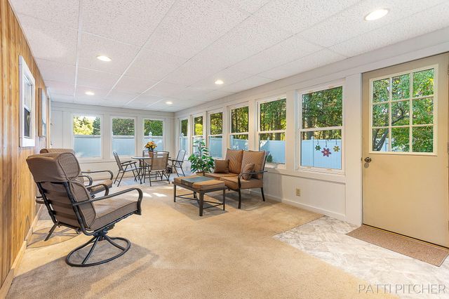 14128 Luckett Lane, Grand Haven, MI 49417