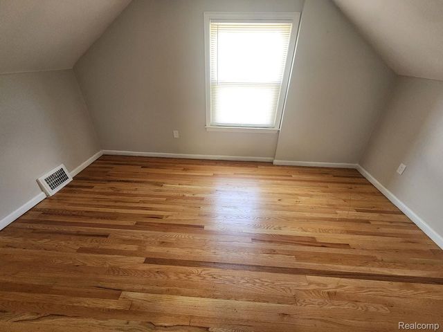 19552 Hamburg Street, Detroit, MI 48205