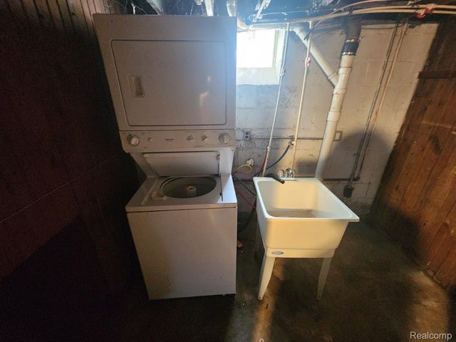 19552 Hamburg Street, Detroit, MI 48205
