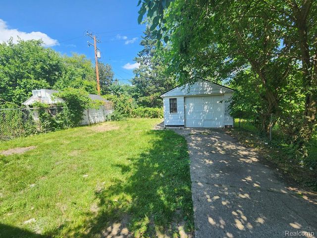 19552 Hamburg Street, Detroit, MI 48205