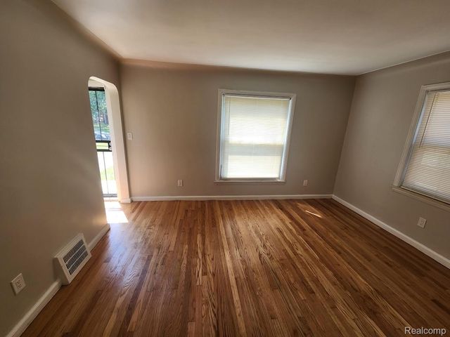 19552 Hamburg Street, Detroit, MI 48205